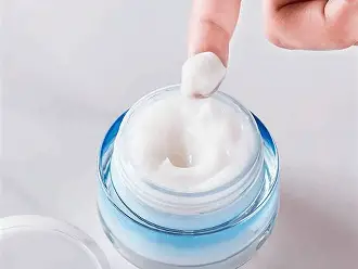 kem dưỡng ẩm cho da dầu mụn